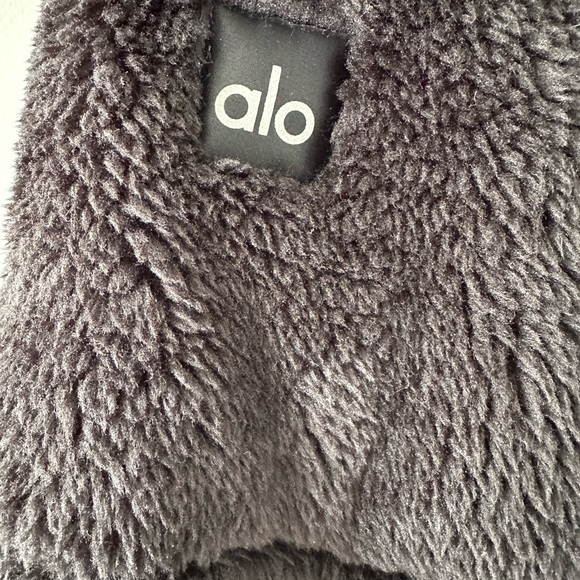 NWT ALO BLACK SHERPA SNOW ANGEL PUFFER size M - Picture 7 of 8